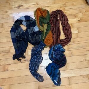 Bundle of 5 woman’s scarfs
